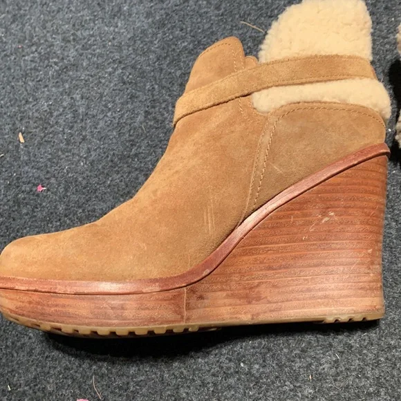 UGG Wedges - Picture 2 of 6